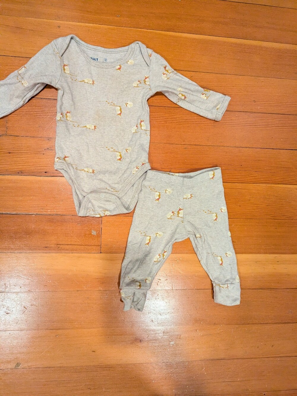 Set of Pact organic cotton Armadillo Party - 1 pant, 1 long sleeve onesie 3-6 mo